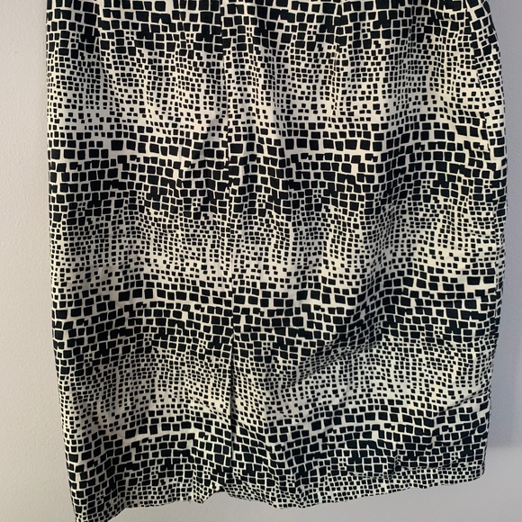 Black and white skirt - Picture 2 of 5